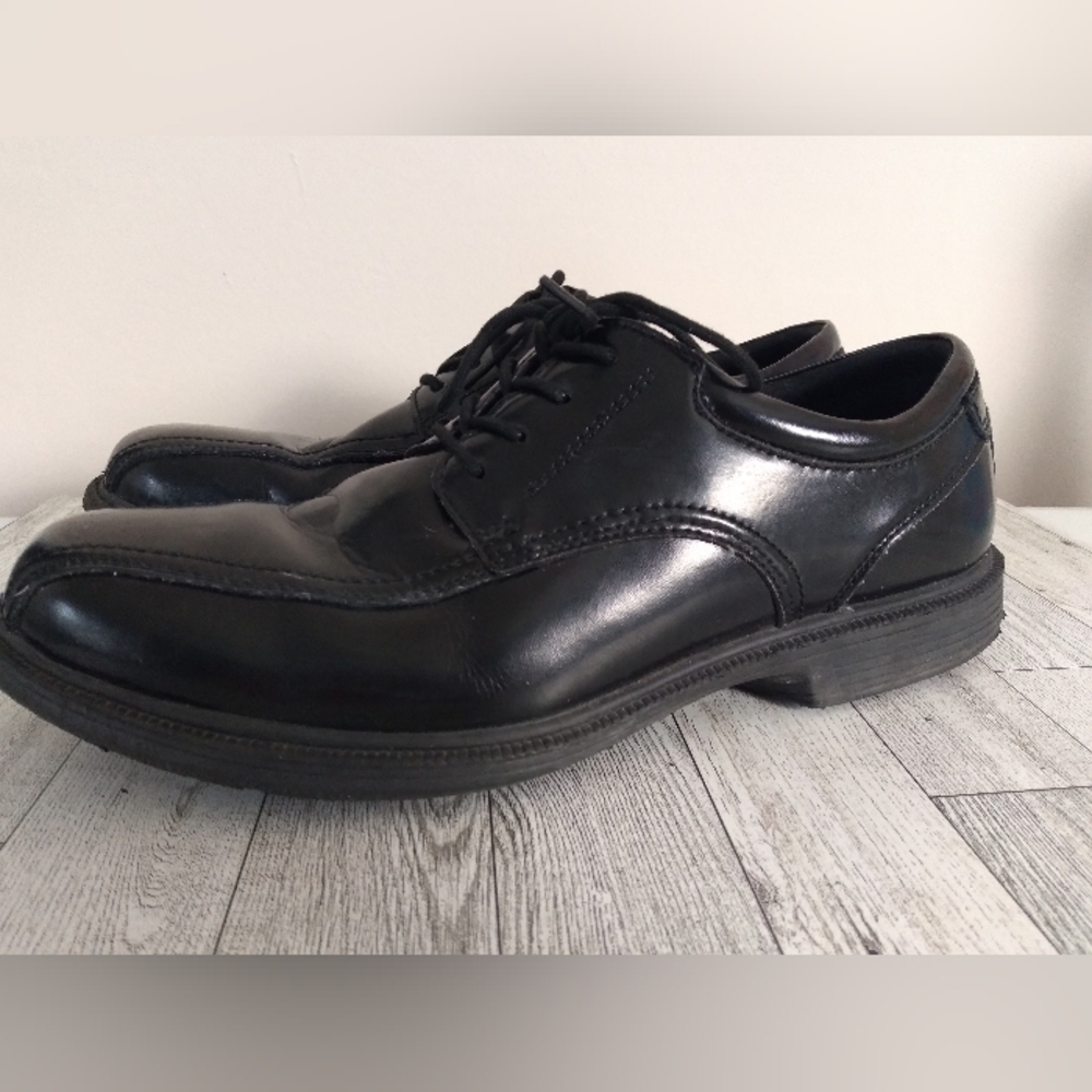 Men's dress shoes